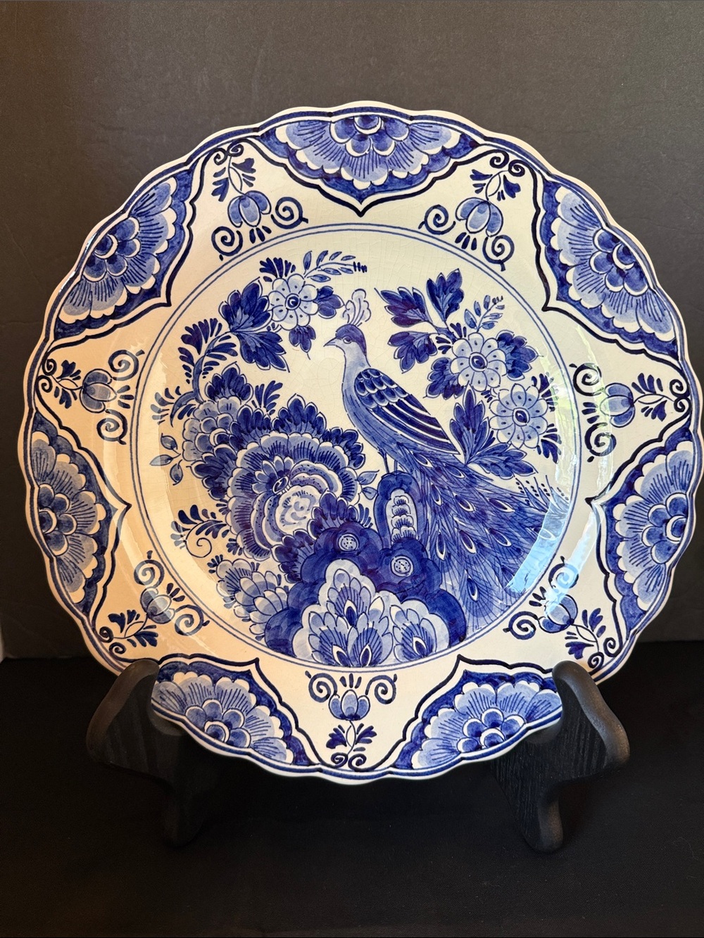 Royal Delft (De Porceleyne Fles) wall plate features hand-painted blue detailing